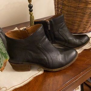 Lucky Brand Women’s Ankle Boot w/ Heel 7